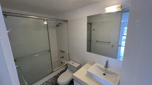 Departamento de 2 dormitorios y 3 baños ubicado en San Isidro