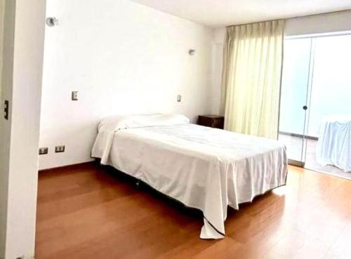 Departamento de 3 dormitorios y 4 baños ubicado en San Isidro