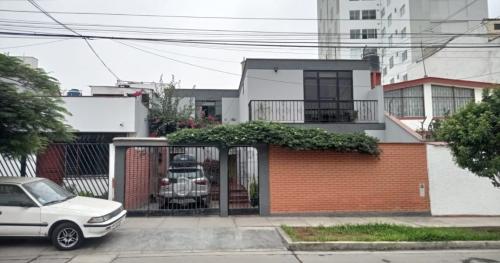 Casa ubicado en Santiago De Surco al mejor precio