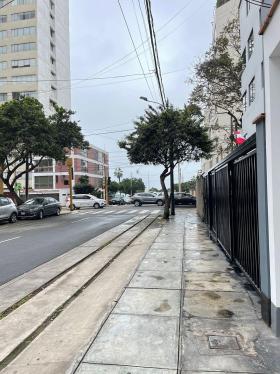 Bajo precio Departamento en Alquiler en Miraflores