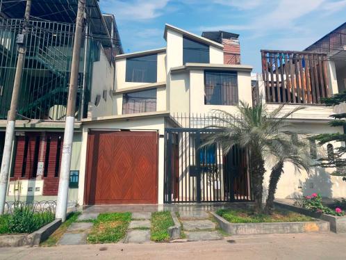 Casa en Venta ubicado en San Juan De Lurigancho a $285,000