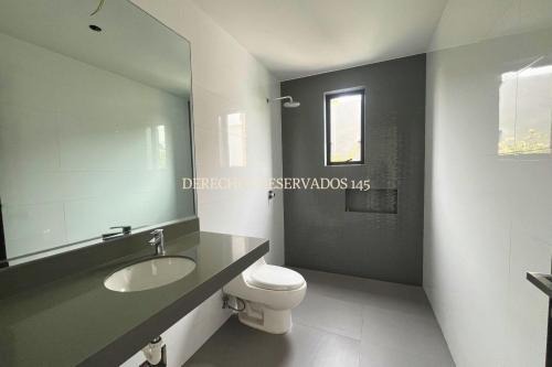 Casa de 4 dormitorios y 4 baños ubicado en La Molina