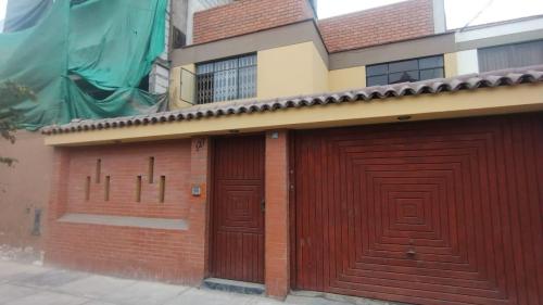 Casa de 3 dormitorios y 2 baños ubicado en Surquillo