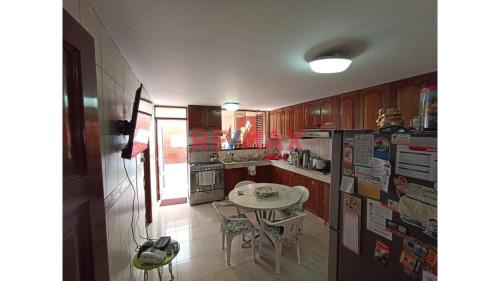 Casa de 5 dormitorios y 4 baños ubicado en Santiago De Surco