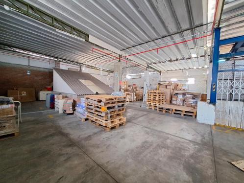 Bajo precio Local Industrial en Venta en Miraflores