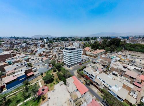 Departamento de 3 dormitorios y 2 baños ubicado en Ate