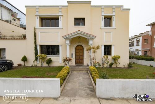 Casa en Venta ubicado en Miraflores a $360,000