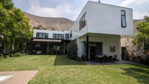 Casa de 4 dormitorios y 4 baños ubicado en La Molina