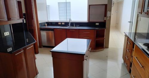 Departamento ubicado en Santiago De Surco al mejor precio