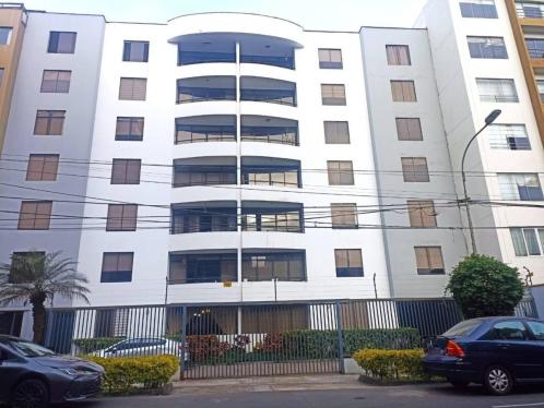 Departamento en Alquiler de 3 dormitorios ubicado en Miraflores