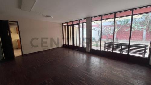 Casa de 4 dormitorios y 2 baños ubicado en San Isidro