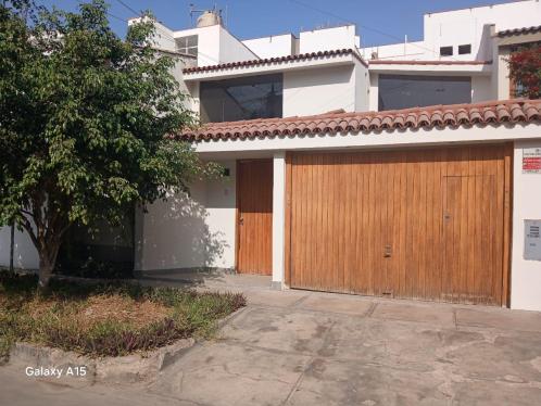 Casa en Venta ubicado en La Molina a $320,000