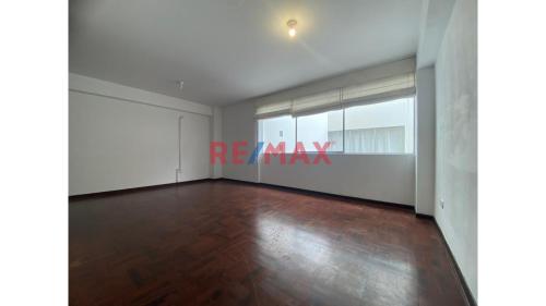 Departamento de 2 dormitorios y 2 baños ubicado en Miraflores