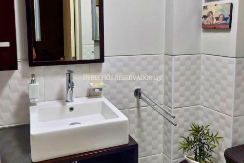 Departamento de 2 dormitorios y 2 baños ubicado en Santiago De Surco