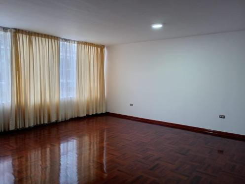 Departamento en Alquiler de 3 dormitorios ubicado en San Isidro