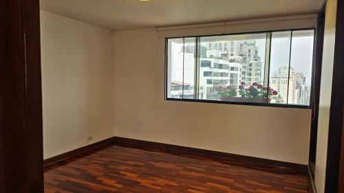 Departamento de 3 dormitorios ubicado en San Isidro