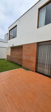 Casa en Venta ubicado en Av. Casimiro Ulloa