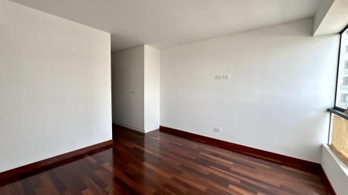 Departamento de 4 dormitorios y 3 baños ubicado en Santiago De Surco