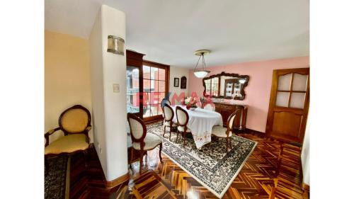 Casa de 4 dormitorios y 4 baños ubicado en Santiago De Surco