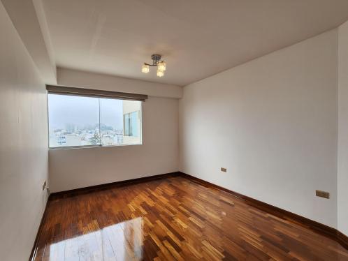 Departamento en Alquiler de 3 dormitorios ubicado en Miraflores