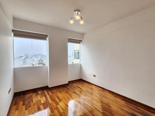 Bajo precio Departamento en Alquiler en Miraflores