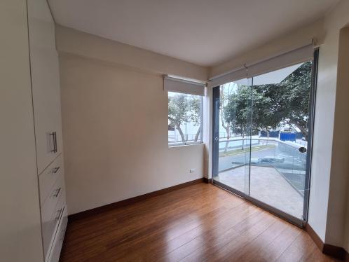 Departamento en Alquiler de 4 dormitorios ubicado en Miraflores