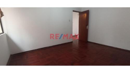 Venta en Av. Esteban Campodonico