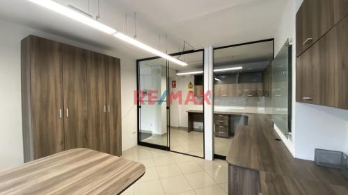 Bajo precio Oficina en Venta en Miraflores