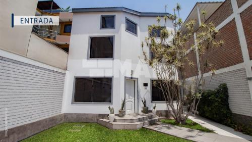 Casa en Venta ubicado en Av. La Molina 2329, La Molina, Perú