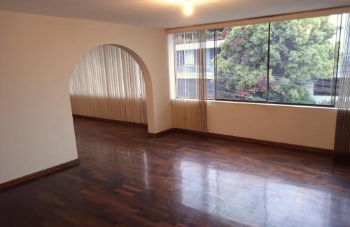 Departamento ubicado en San Borja al mejor precio