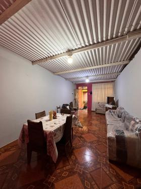 Casa en Venta de 2 dormitorios ubicado en Villa Maria Del Triunfo