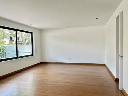 Departamento de 3 dormitorios y 3 baños ubicado en San Isidro