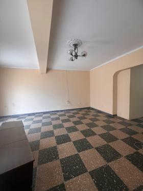 Casa de 11 dormitorios y 4 baños ubicado en San Martin De Porres