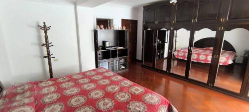 Casa de 4 dormitorios y 2 baños ubicado en San Isidro Casa de 4 dormitorios y 2 baños ubicado en San Isidro