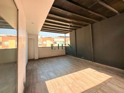 Departamento en Venta ubicado en Duplex Ideal Para Vivienda O Inversión - Con Balcón Con Vista Externa - En Urbanización El Polo, Surco (calle Boulevard)