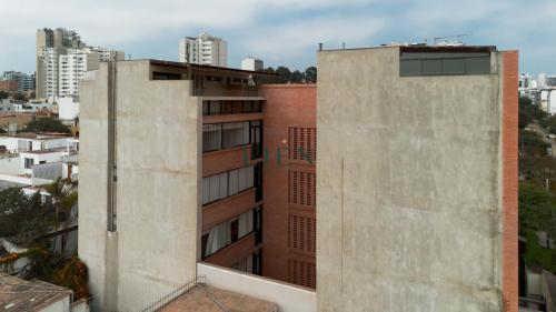 Departamento en Penthouse Con 2 Cocheras Y 1 Depósito A 1 Cuadra De Av. Dos De Mayo en Babilonia