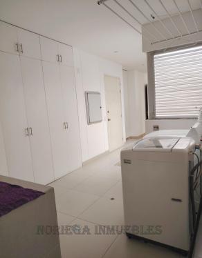 Departamento de 4 dormitorios y 5 baños ubicado en Santiago De Surco