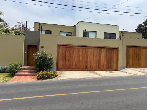 Casa en Venta ubicado en La Molina a $680,000