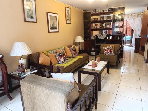 Casa de 5 dormitorios y 2 baños ubicado en San Juan De Lurigancho