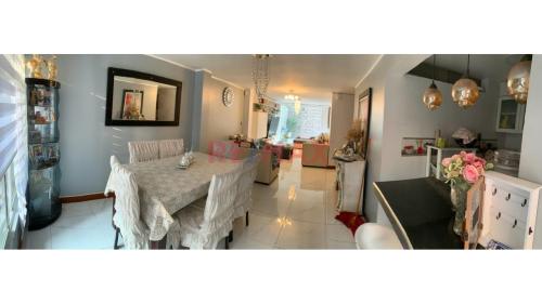 Departamento de 4 dormitorios y 2 baños ubicado en Ate Departamento de 4 dormitorios y 2 baños ubicado en Ate