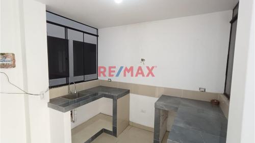 Departamento de 3 dormitorios y 2 baños ubicado en Los Olivos