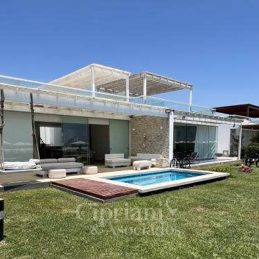 Casa de Playa en Venta ubicado en Asia a $365,000