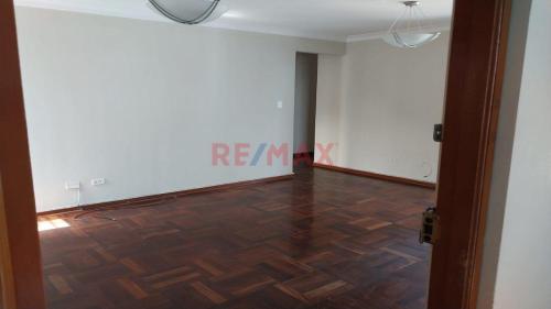 Departamento de 3 dormitorios y 1 baños ubicado en Santiago De Surco Departamento de 3 dormitorios y 1 baños ubicado en Santiago De Surco