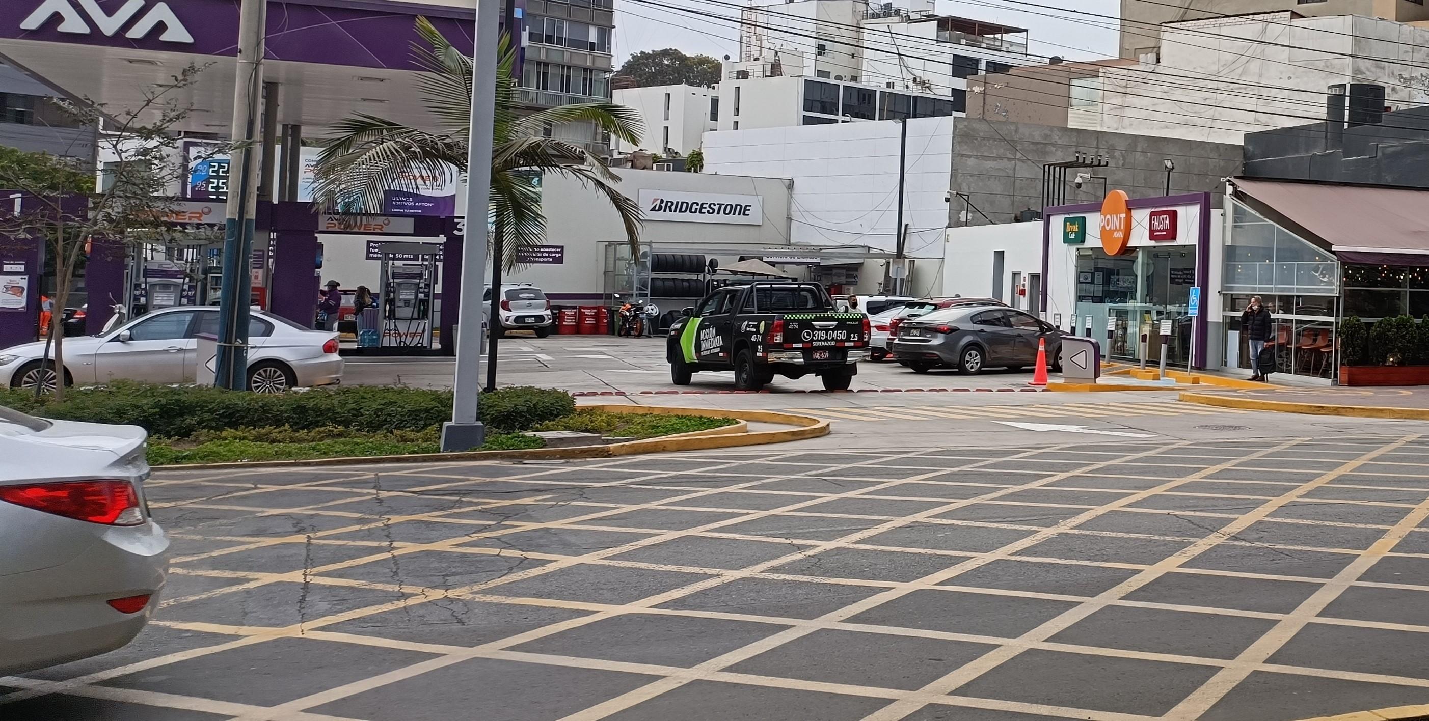 Oficina de 3 dormitorios y 2 baños ubicado en San Isidro Oficina de 3 dormitorios y 2 baños ubicado en San Isidro