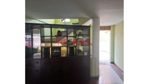 Departamento de 5 dormitorios y 2 baños ubicado en Ate