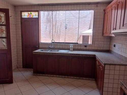 Casa de 5 dormitorios y 4 baños ubicado en Santiago De Surco