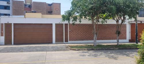 Casa de 3 dormitorios y 2 baños ubicado en San Isidro Casa de 3 dormitorios y 2 baños ubicado en San Isidro