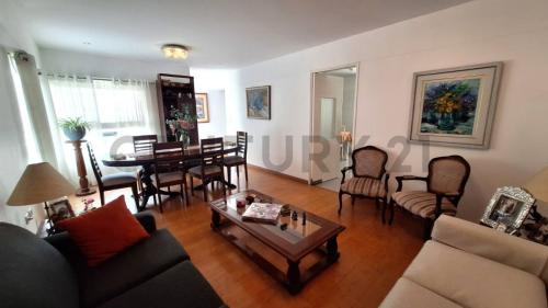 Departamento de 3 dormitorios y 3 baños ubicado en Miraflores