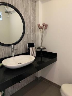 Baño de servicio Baño de servicio