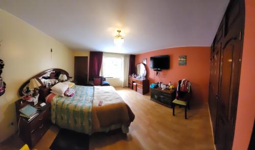 Casa de 6 dormitorios y 4 baños ubicado en Villa Maria Del Triunfo Casa de 6 dormitorios y 4 baños ubicado en Villa Maria Del Triunfo